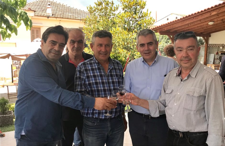 Χαρακόπουλος: Λέει και ξελέει το υπουργείο για το κρασί